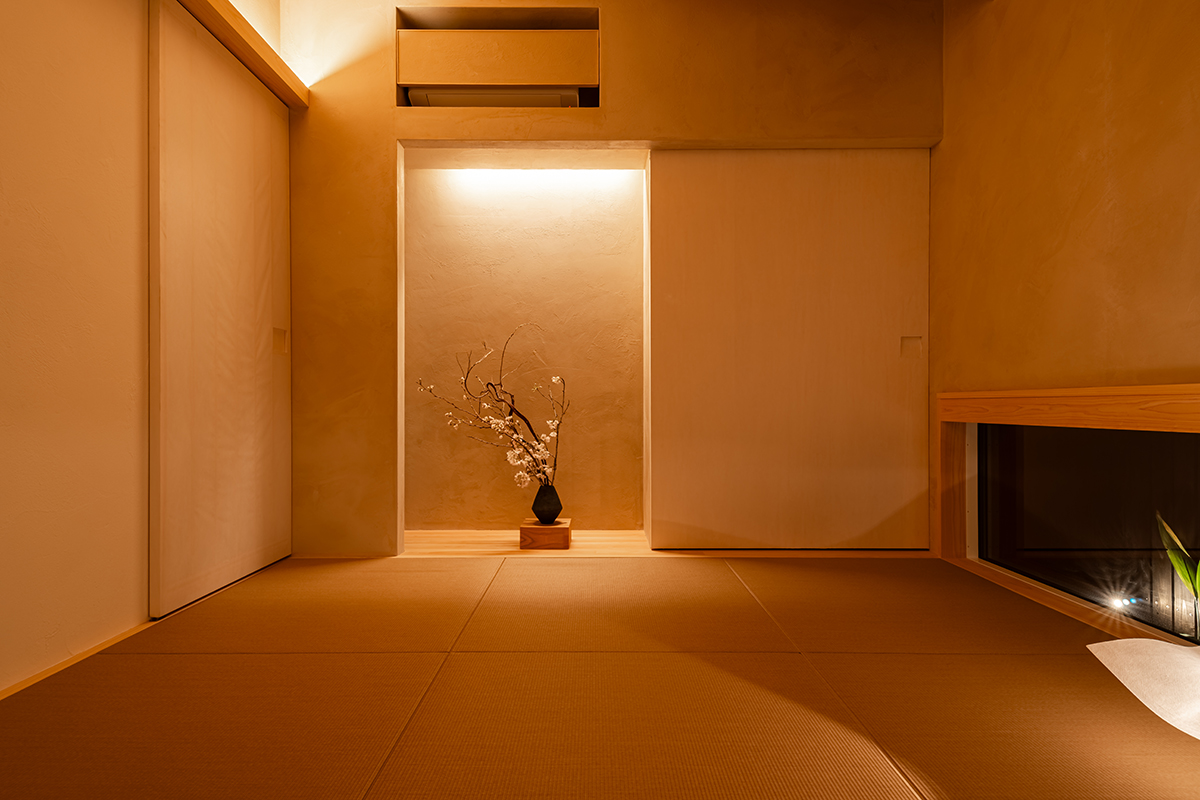 「夜の招き家」UTSUWAの家